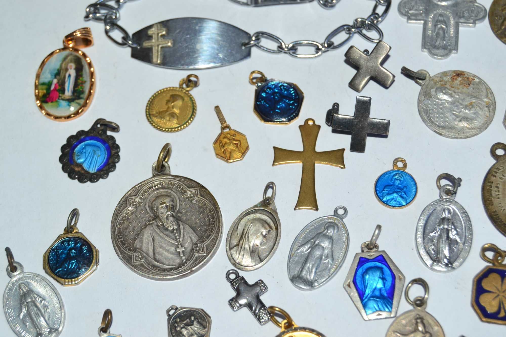 Lote de Pendentes e Medalhas Religiosas