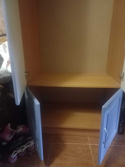 Шкаф та письмова частина