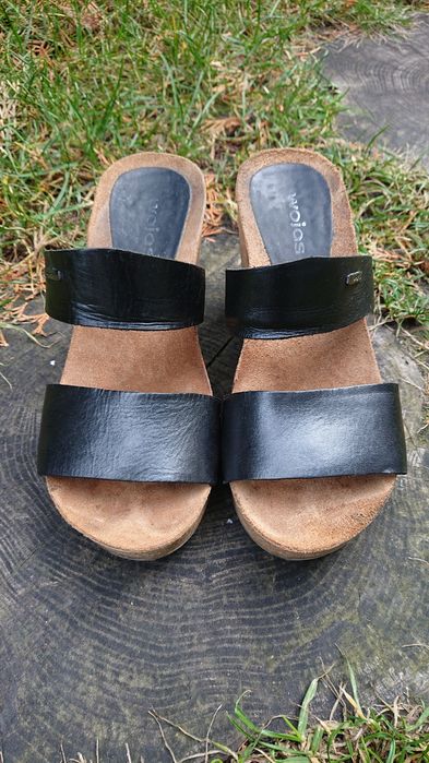 Wojas czarne zamszowe skórzane klapki koturny na korku. Venezia.