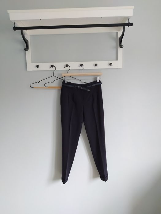 Damskie czarne, grubsze, jesienno zimowe chinosy z paskiem Next