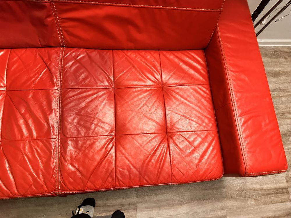 Naroznik skórzany  czerwony  funkcja spania
