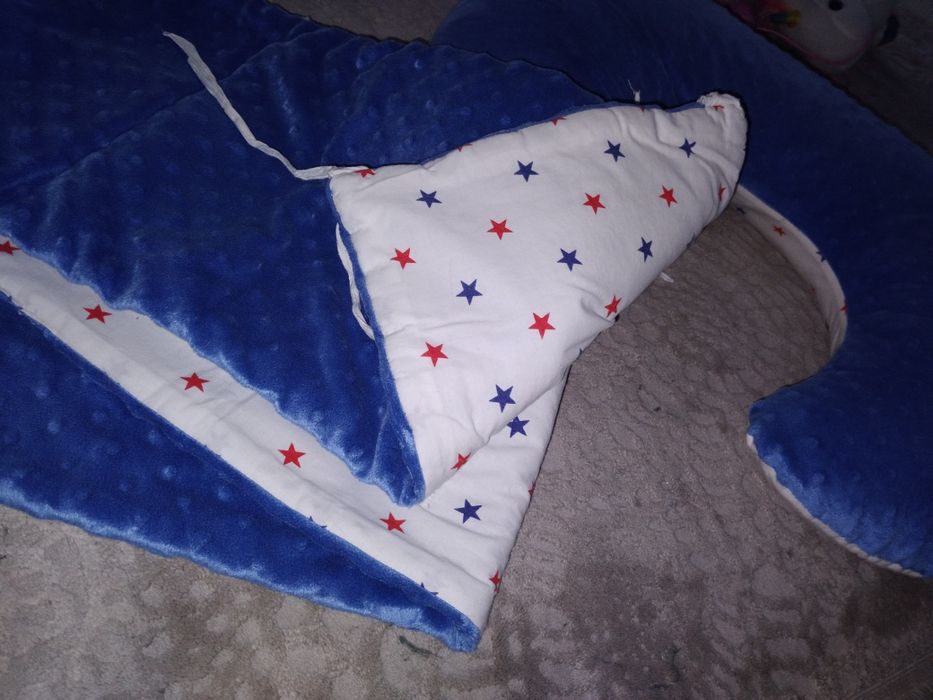 Poduszka rogal do karmienia i ochraniacz do dziecięcego łóżeczka