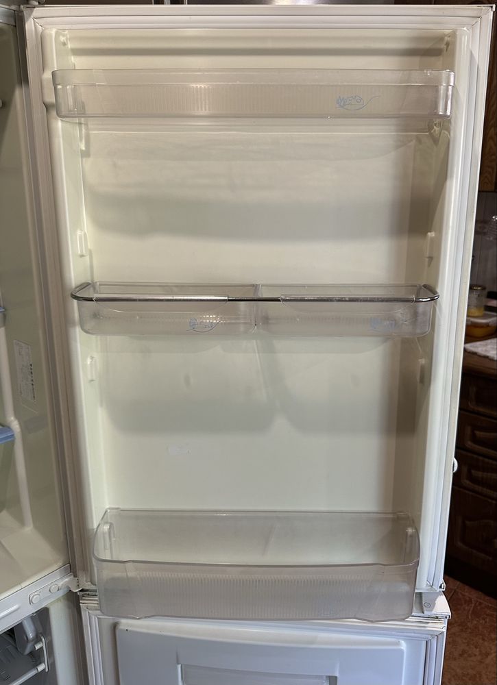 Продам холодильник Indesit