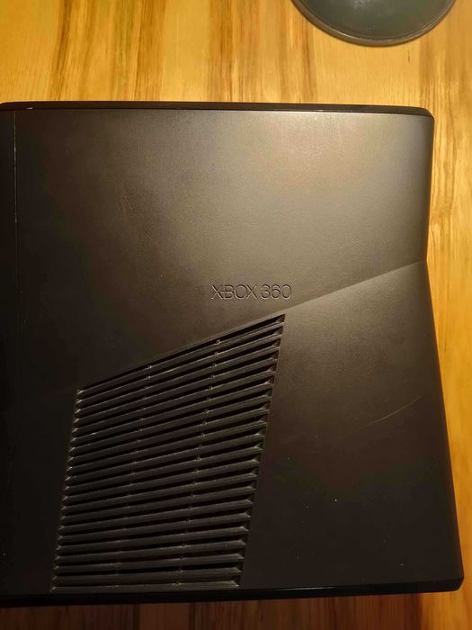 Xbox 360 та купу игр на ньому