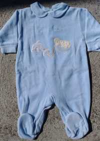 Babygrow em malha laminada com bordados