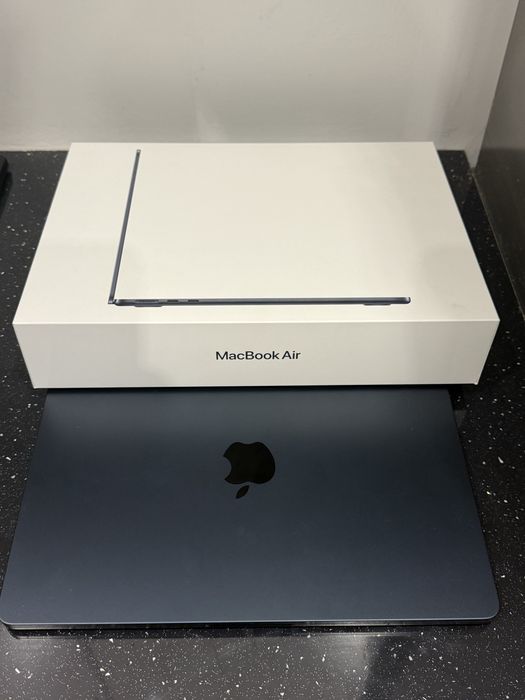 Apple McBook Air 13,6” M2 8-core/8Gb Ram/256GB SSD/ kolor Pólnoc