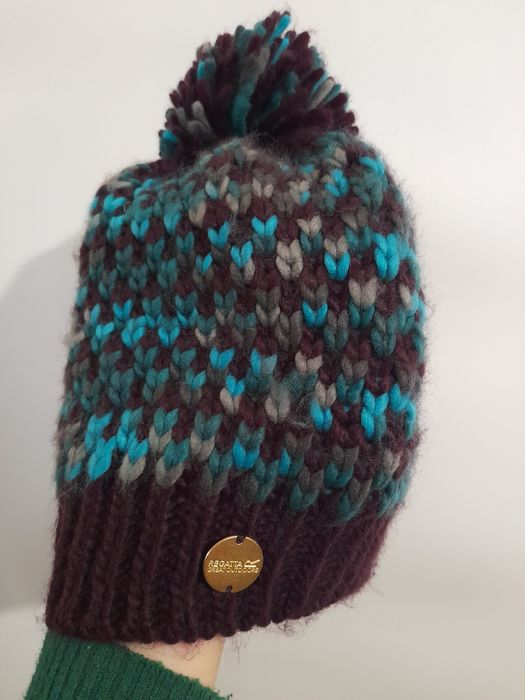 Regatta оригінальна жіноча в'язана зимова шапка
