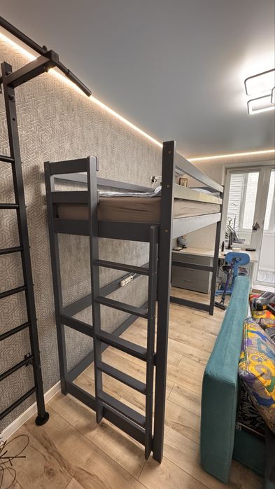 Двоповерхове ліжко з матрацом