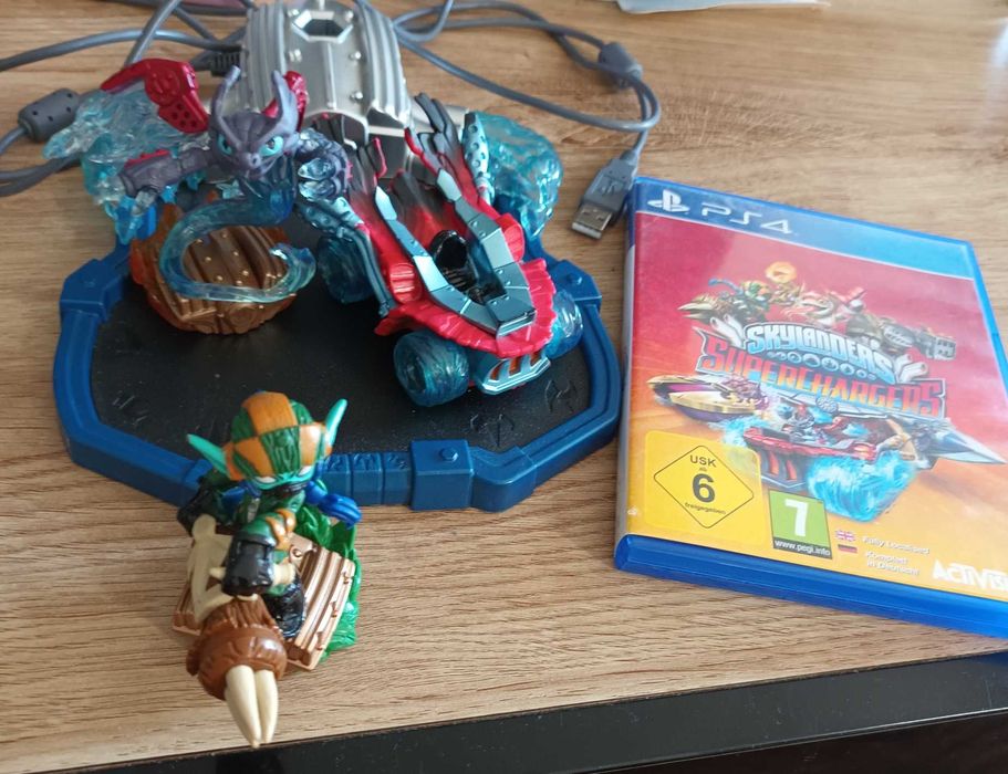 gra skylanders superchargers  na ps4 (można też włączyć na ps5)