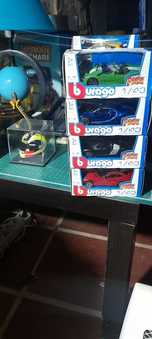 Carros 1:43 marca bburago novos com caixa