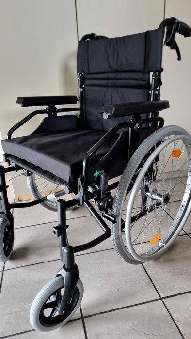 Wózek inwalidzki skladany nowy