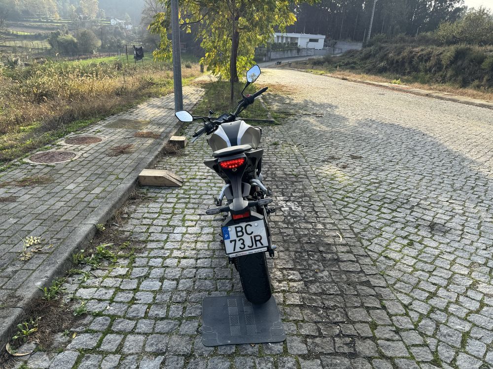Honda CB125R 2023