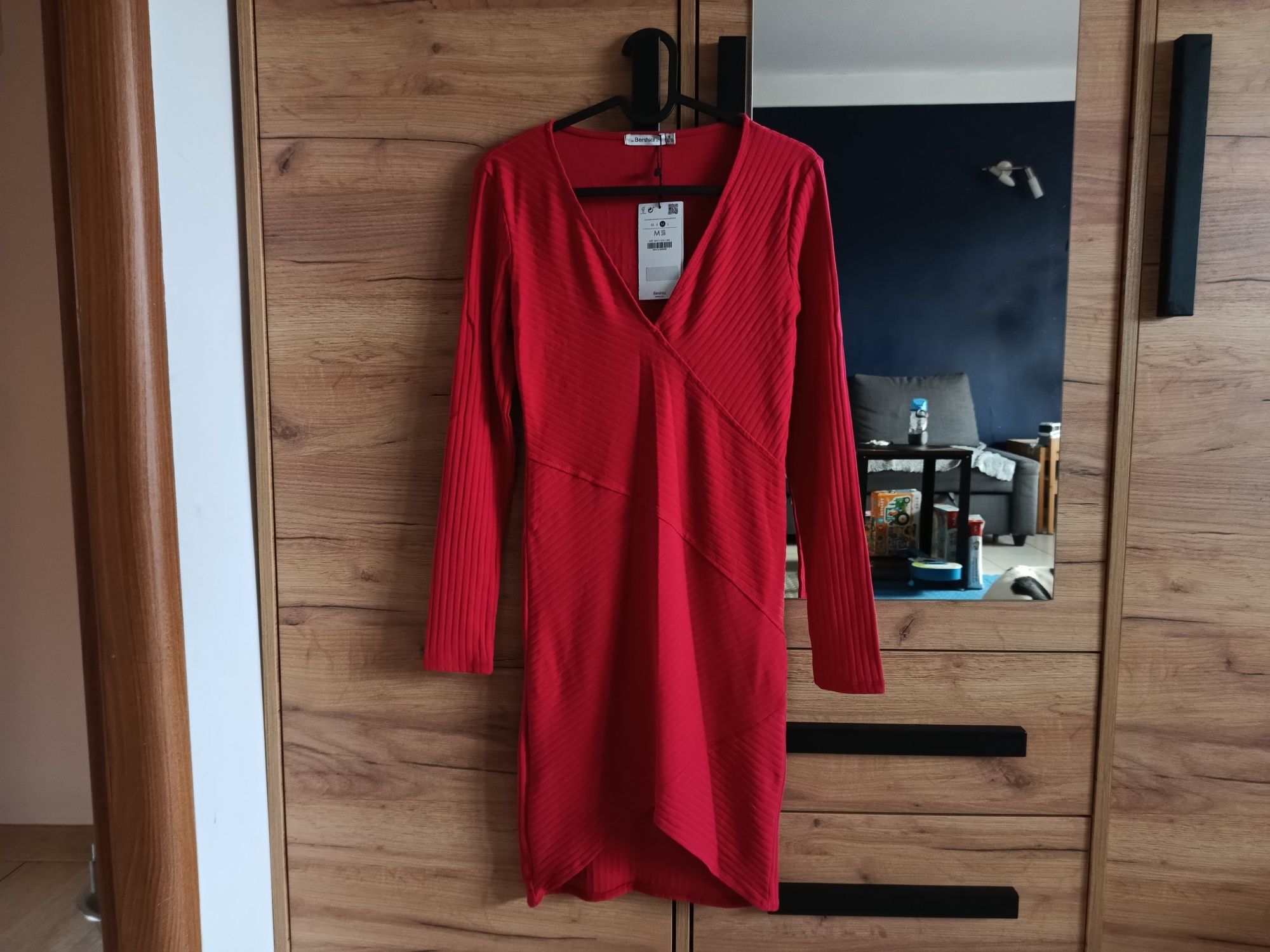 Bershka mini sukienka czerwona asymetryczna M