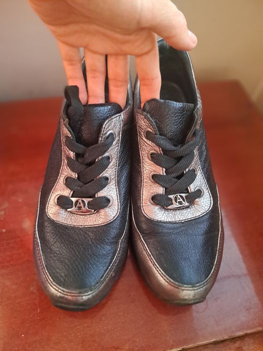 Шкіряні кросівки 37 р