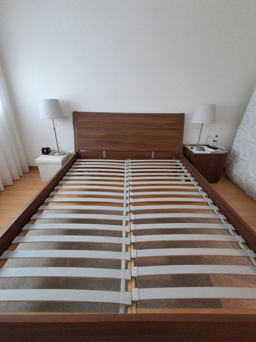 Cama ikea 160x200 + mesa de cabeceira