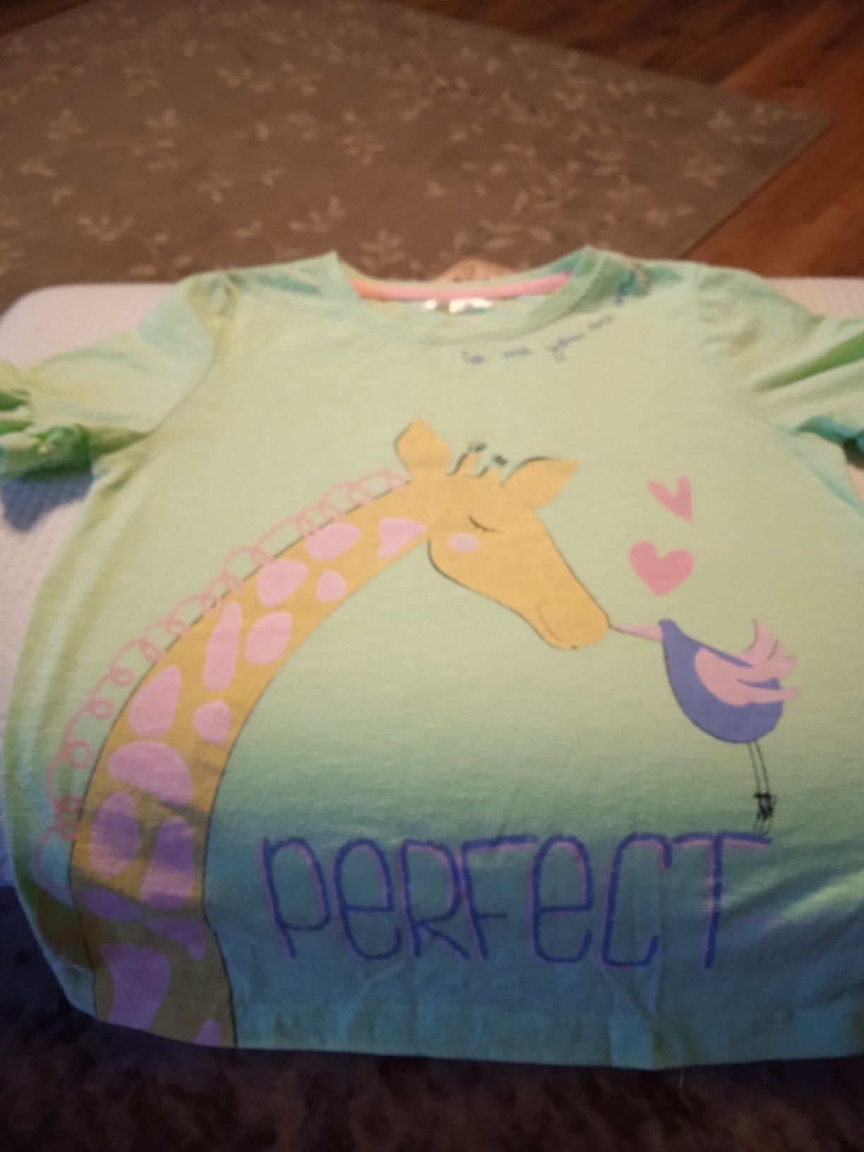Zielona bluzeczka z żyrafą na dziewczynkę