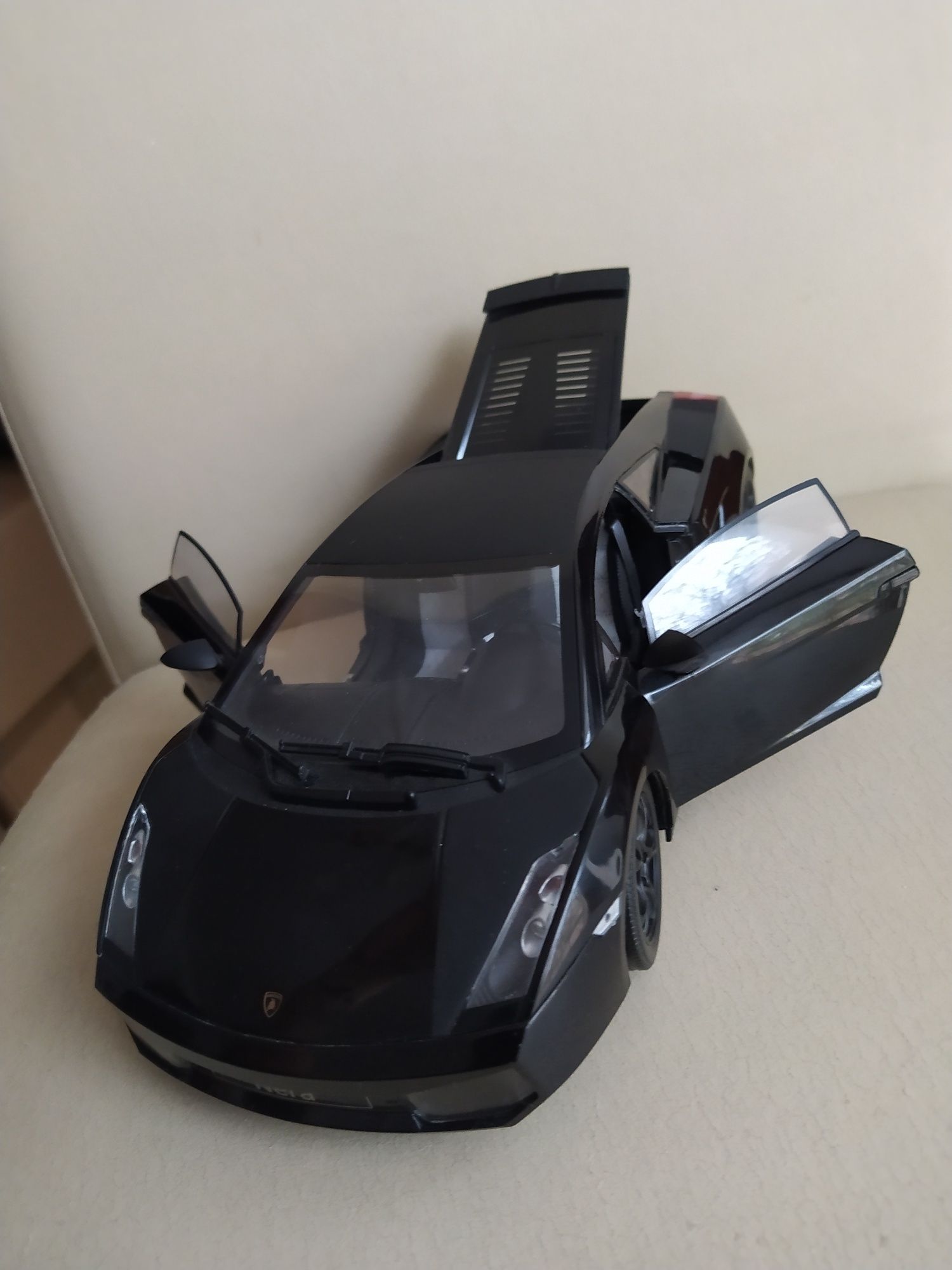Lamborghini Gallardo wersja Nero 1:18 Norev