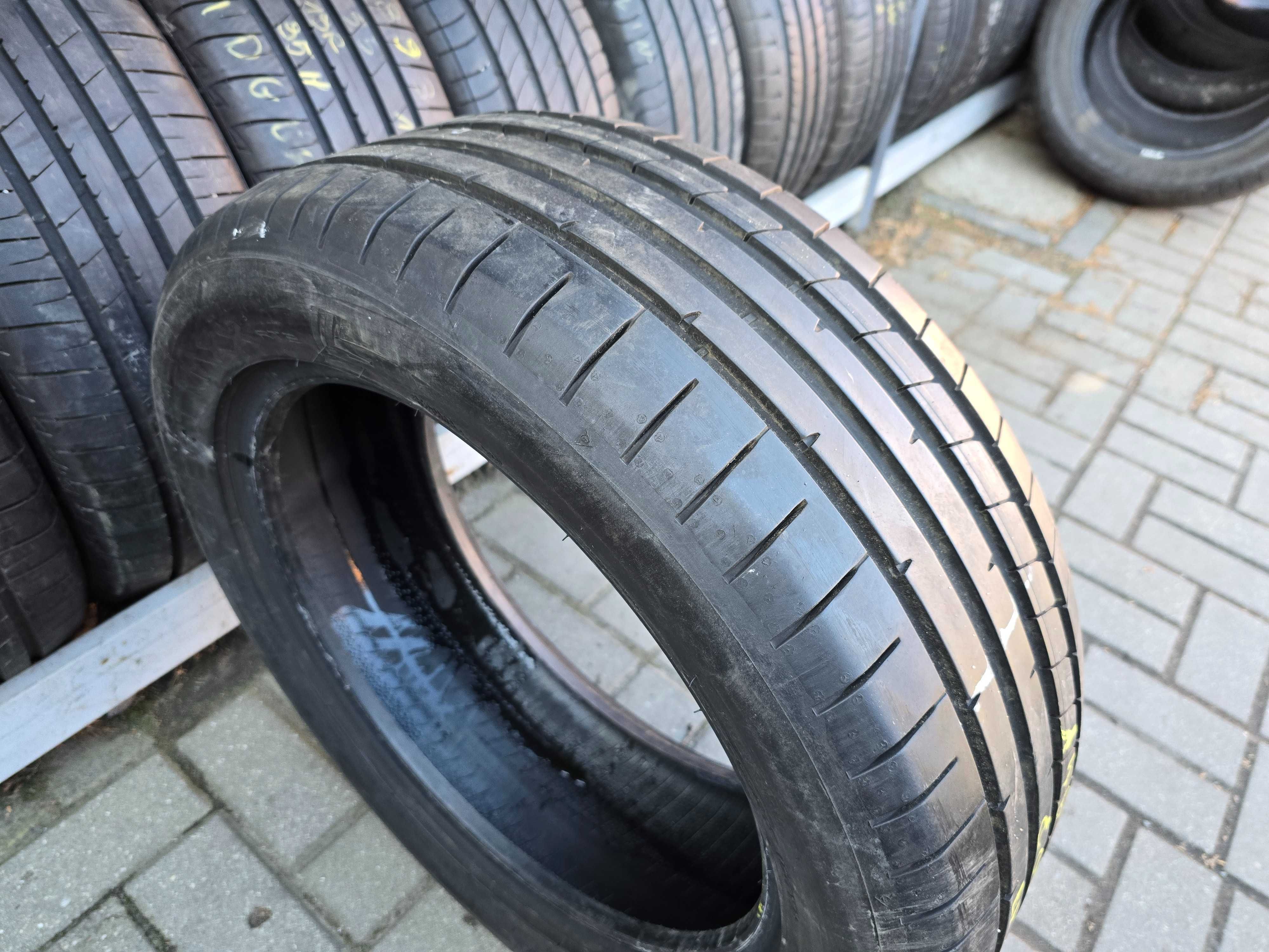 1x Dunlop SportMaxx RT2 215/55r17 94Y Rant ochronny 6,4mm N1929
