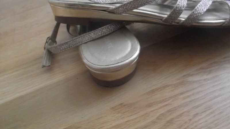 Monsoon brokatowe  jasno złote sandałki r 37