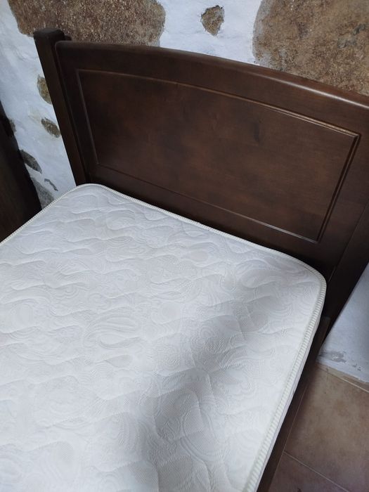 Cama solteiro em excelente  estado