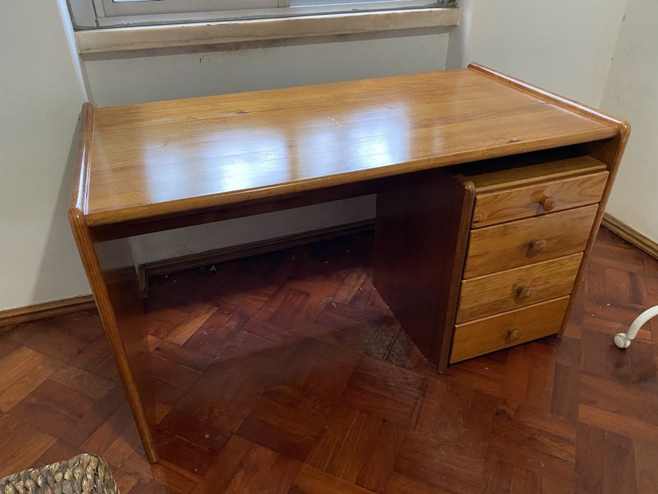 Secretaria madeira macica Cerne em optimo estado