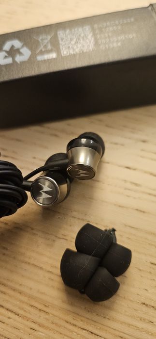 Sluchawki przewodowe Motorola czarne, nowe