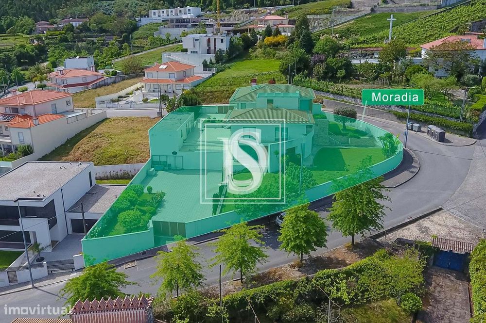 Moradia Isolada T5 em Carapeços