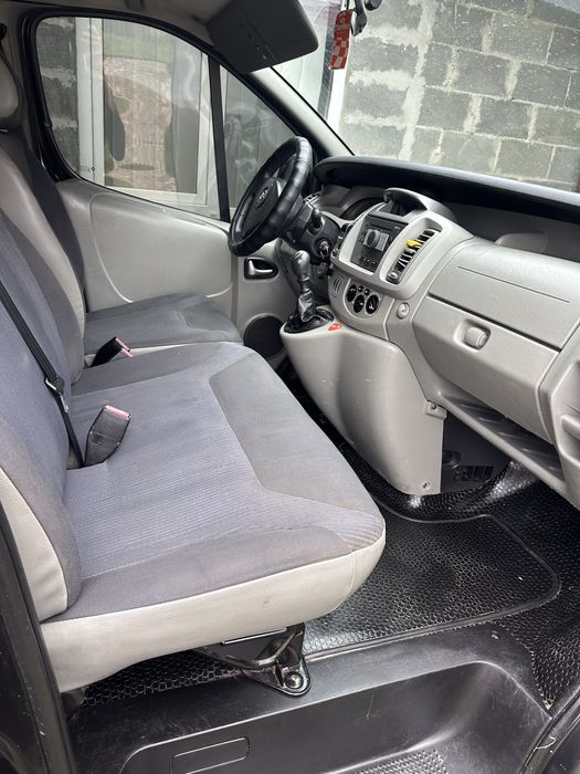 Опель віваро груз-пас