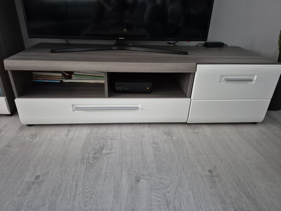 Szafka rtv Avensis Agata Meble
