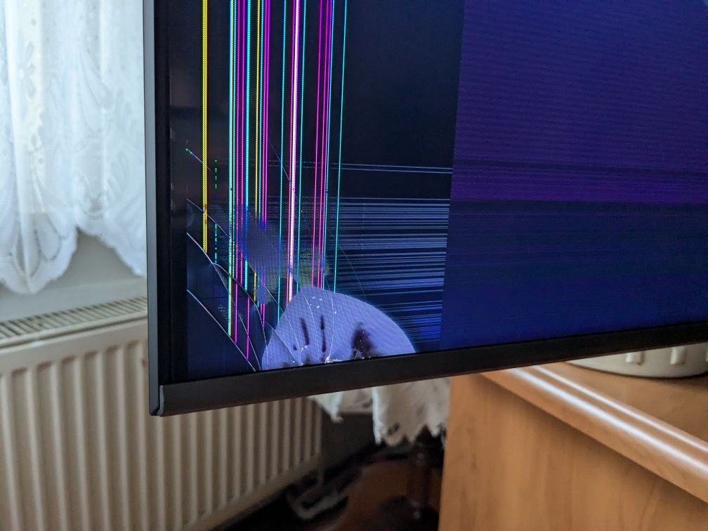 Samsung QLED Q77B 55" – uszkodzona matryca – na części