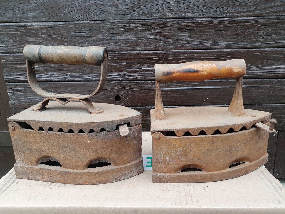 Stare żelazka na duszę na węgiel