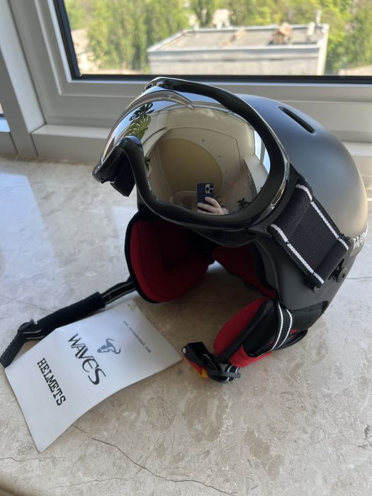 Лижний жіночий чи дитячий шолом з окулярами Waves Італія новий