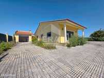 Moradia T3 localizada em Bajouca, Leiria.