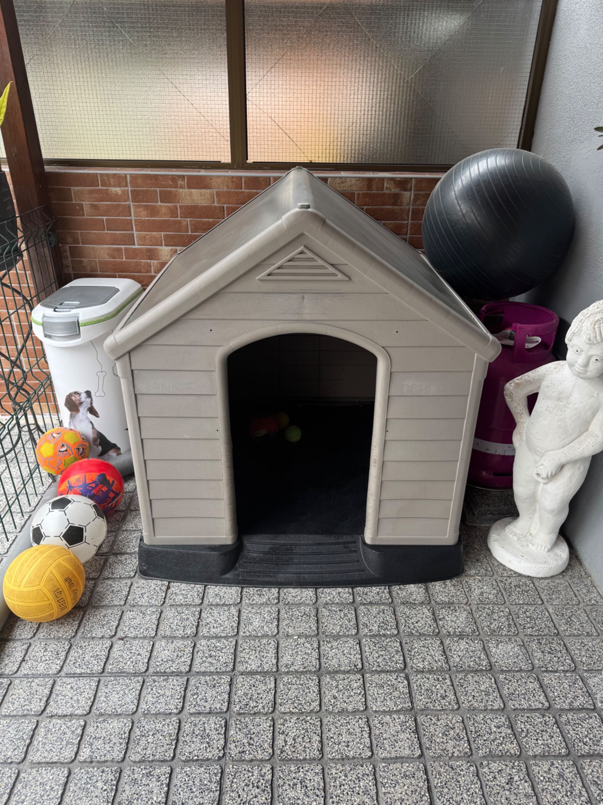 Vendo casota em pvc como nova