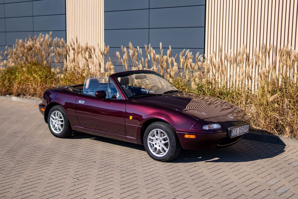 Mazda MX-5 1 z 530 sztuk | Merlot Mica | beżowy dach | jasne wnętrze