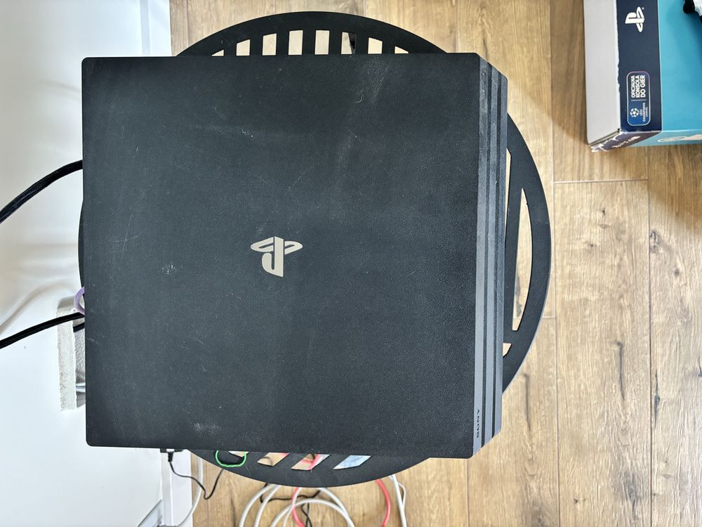 Ps4 Pro Dwa pady wersja specjalna