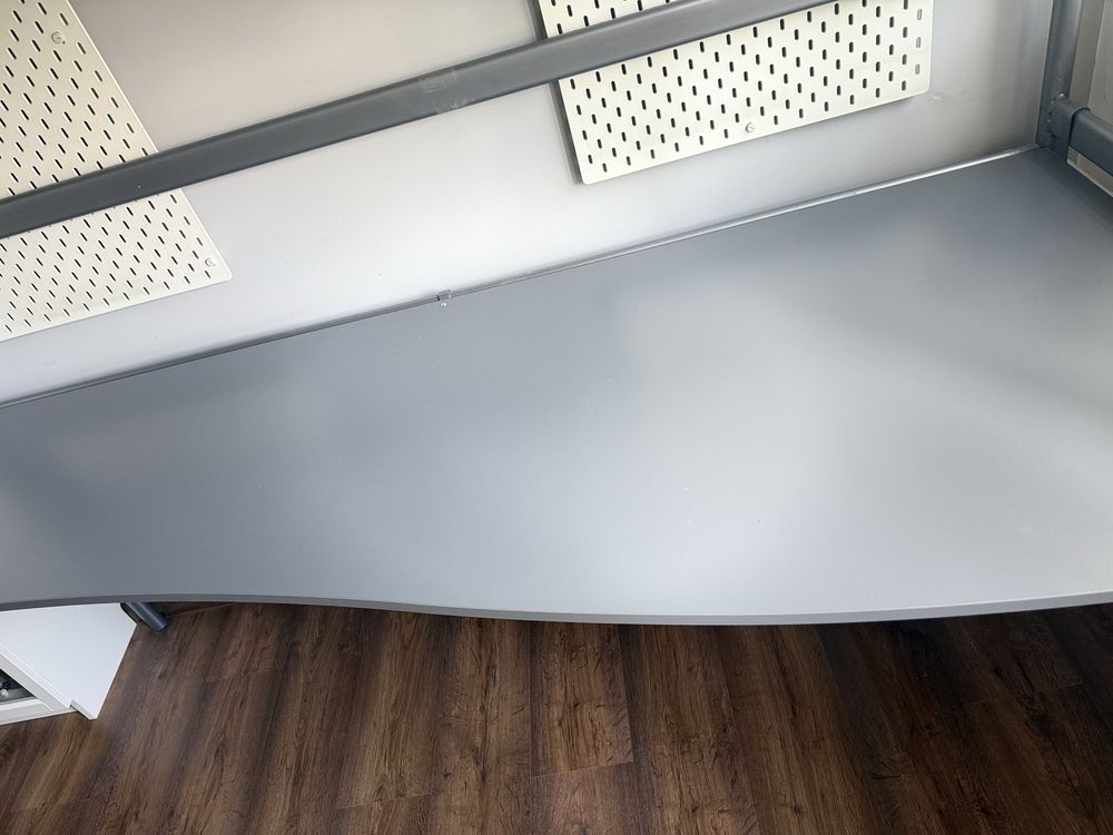 Łóżko piertowe Ikea Svärta wraz z biurkiem i materacem