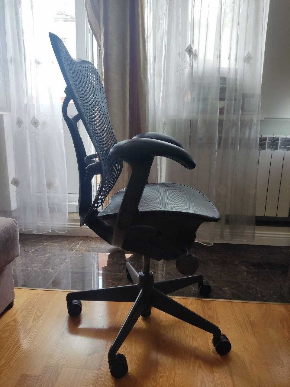 Крісло офісне Herman Miller Aeron