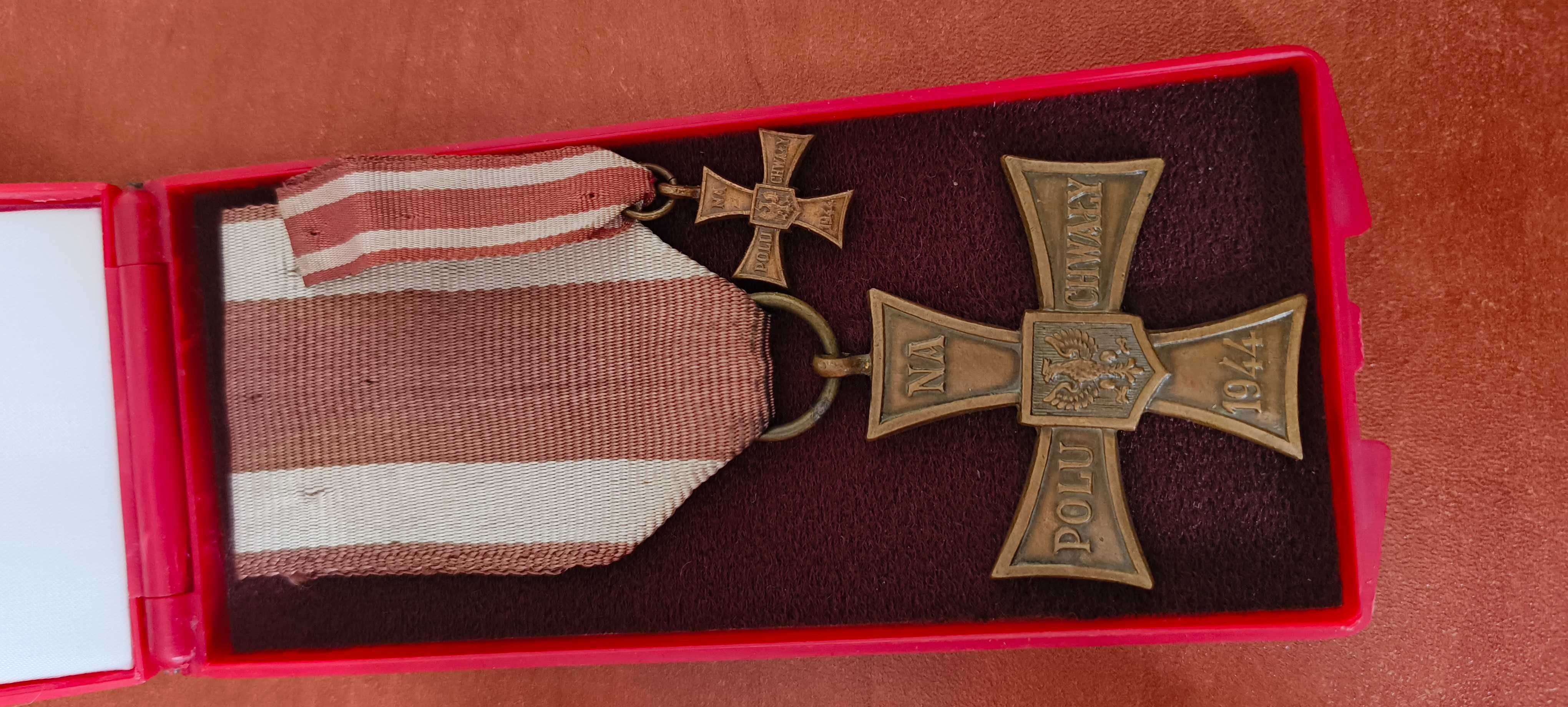 Sprzedam krzyże waleczne oryginał