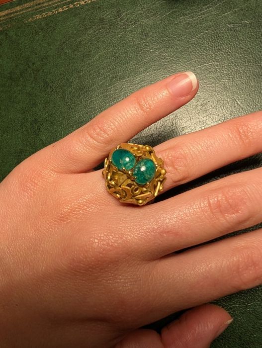 Anel em ouro e esmeraldas de familia