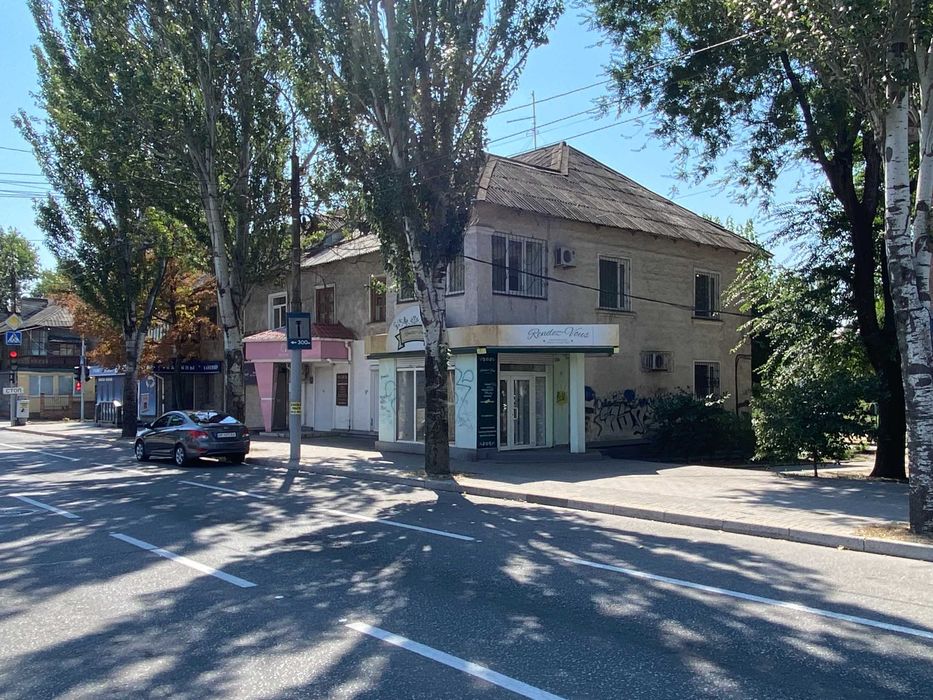 Комерційне дворівневе приміщення в центрі міста (вул. Перемоги).