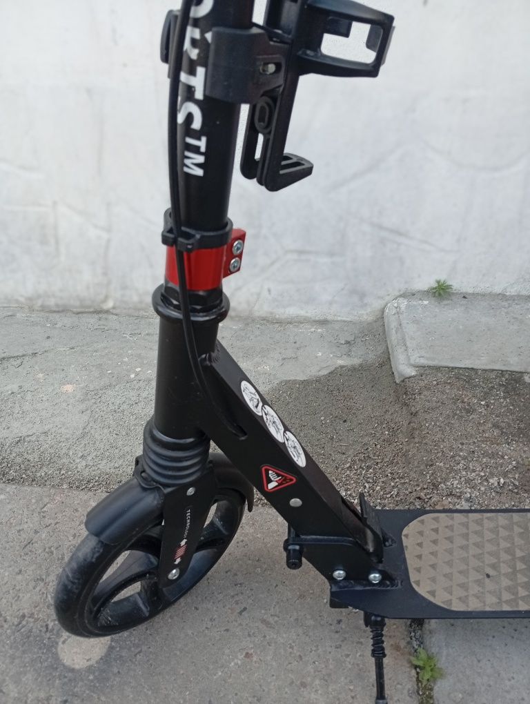 Продам двухколесный самокат от 6+