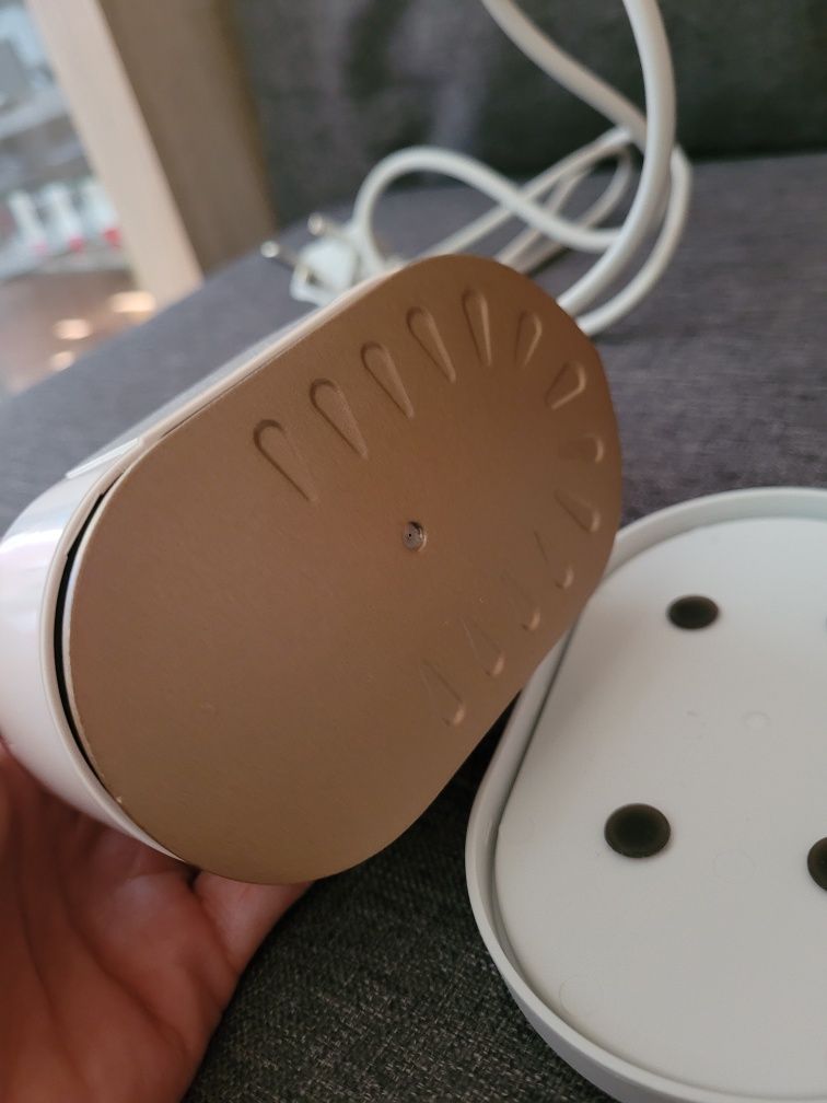 Elektryczne mini żelazko parowe