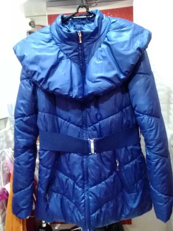 Elegancka kurtka zimowa firmy Mohito w kolorze szafirowym