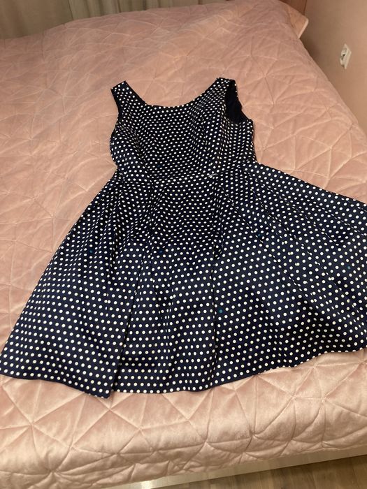 Sukienka w biale groszki Simple