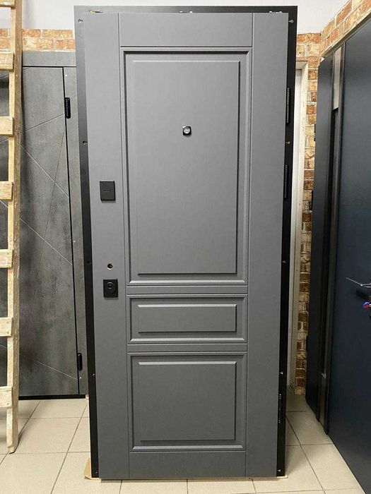Якісні броньовані двері в квартиру. Вхідні двері. Квартирні двері
