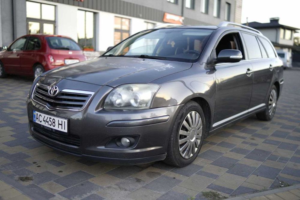 Тойота Авенсіс рест