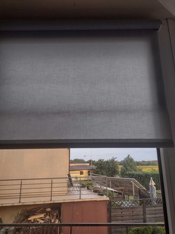 Roleta szara balkonowa+okno 127 cm