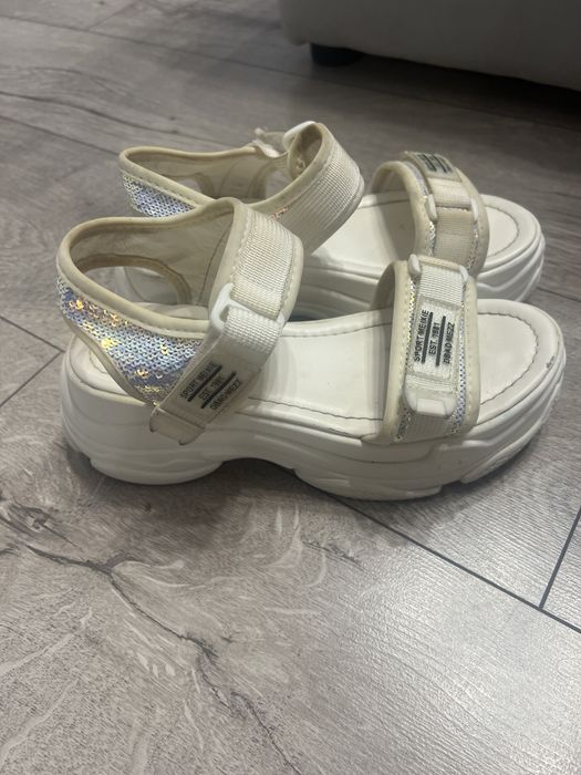 Босоніжки білі 36 розмір