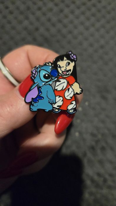 Przypinka Stitch z przyjaciólką..